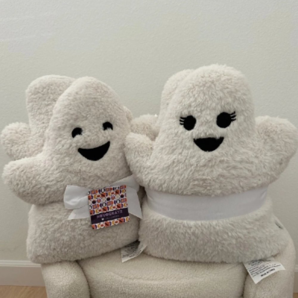 NWT HTF Viral Halloween Novogratz Ghost Pillow Set